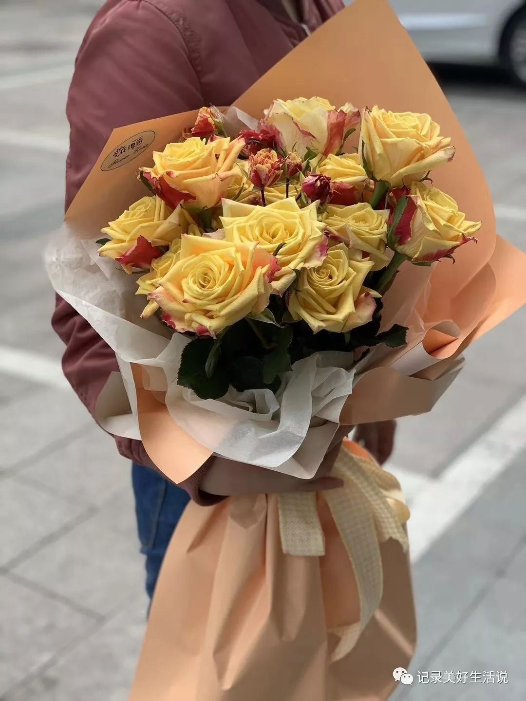 花束包装纸折叠_包装纸花束的折法_花束包装纸折法